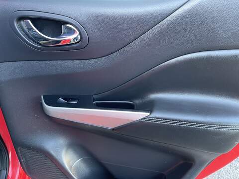 Nissan Navara Navara Tekna Pickup 2 Manual Diesel - U555