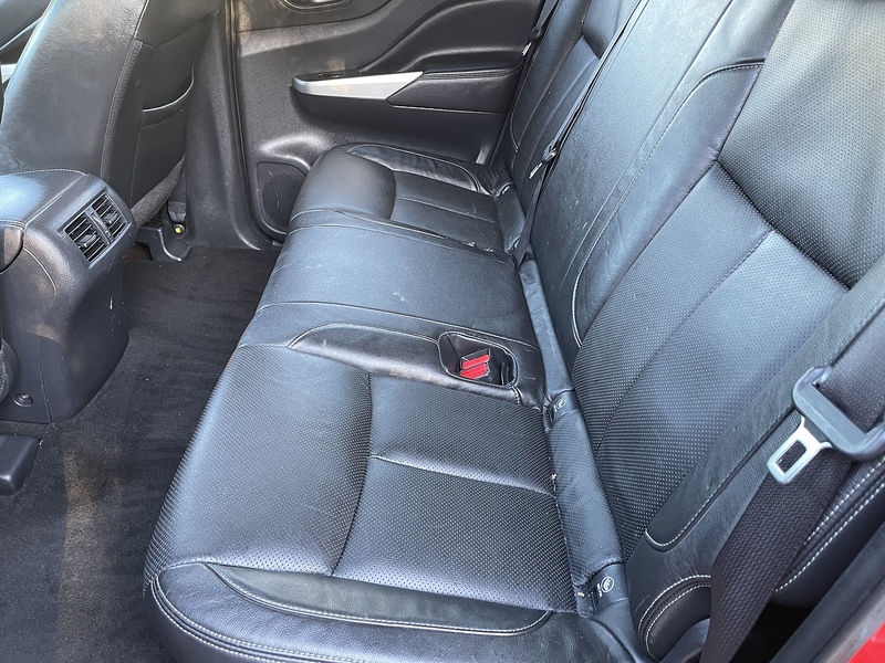 Nissan Navara Navara Tekna Pickup 2 Manual Diesel - U555