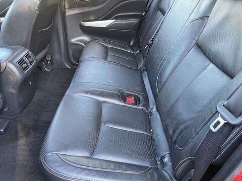 Nissan Navara Navara Tekna Pickup 2 Manual Diesel - U555