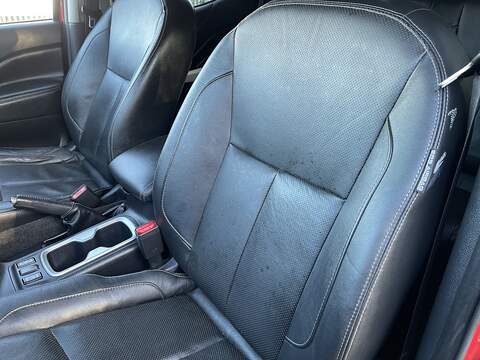 Nissan Navara Navara Tekna Pickup 2 Manual Diesel - U555