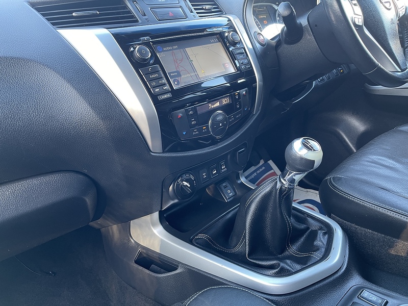 Nissan Navara Navara Tekna Pickup 2 Manual Diesel - U555