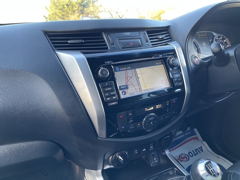 Nissan Navara Navara Tekna Pickup 2 Manual Diesel - U555