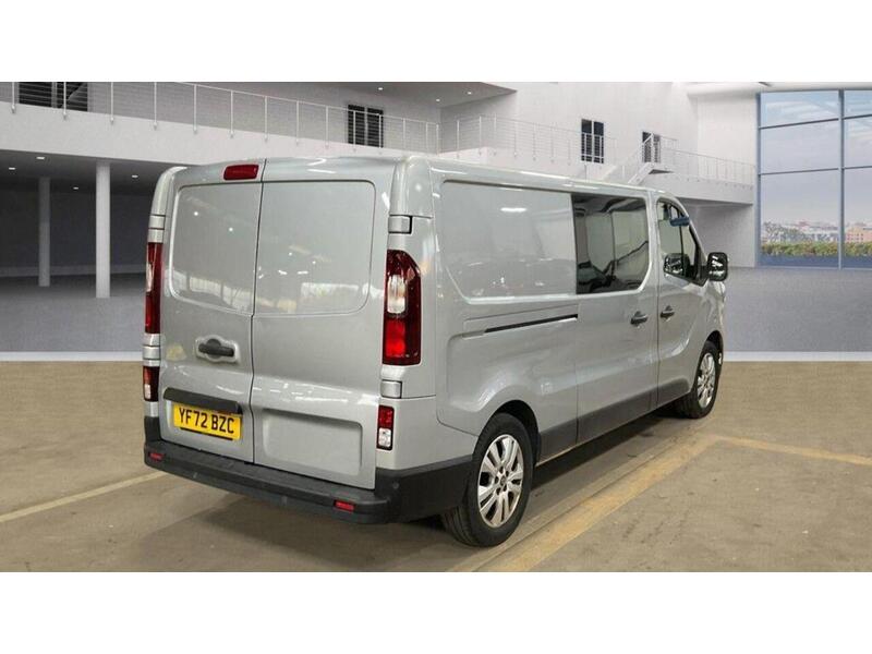 Renault Trafic 2.0 dCi Blue LL30 Sport Crew Van L2 H1 Euro 6 (s/s) 6dr - U560