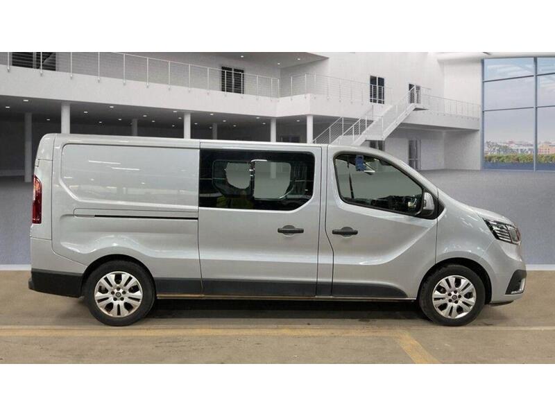 Renault Trafic 2.0 dCi Blue LL30 Sport Crew Van L2 H1 Euro 6 (s/s) 6dr - U560