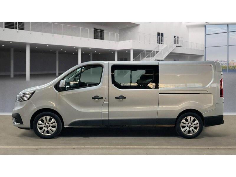 Renault Trafic 2.0 dCi Blue LL30 Sport Crew Van L2 H1 Euro 6 (s/s) 6dr - U560