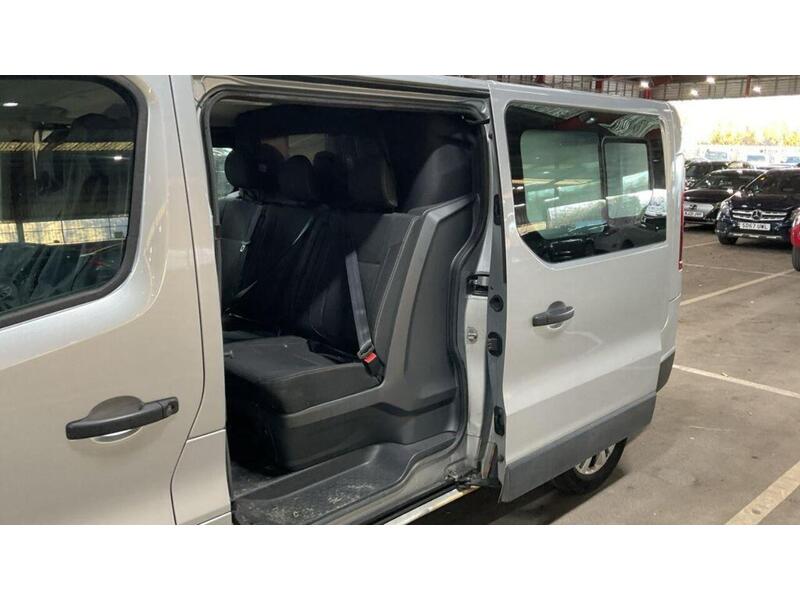 Renault Trafic 2.0 dCi Blue LL30 Sport Crew Van L2 H1 Euro 6 (s/s) 6dr - U560