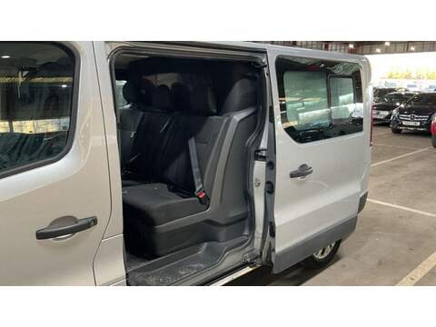 Renault Trafic 2.0 dCi Blue LL30 Sport Crew Van L2 H1 Euro 6 (s/s) 6dr - U560