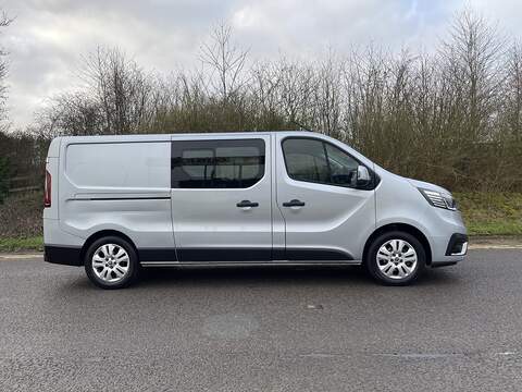 Renault Trafic 2.0 dCi Blue LL30 Sport Crew Van L2 H1 Euro 6 (s/s) 6dr - U560