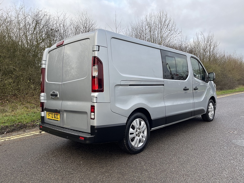 Renault Trafic 2.0 dCi Blue LL30 Sport Crew Van L2 H1 Euro 6 (s/s) 6dr - U560