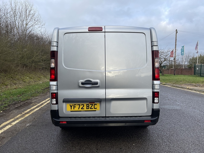 Renault Trafic 2.0 dCi Blue LL30 Sport Crew Van L2 H1 Euro 6 (s/s) 6dr - U560