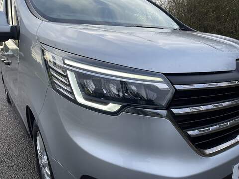 Renault Trafic 2.0 dCi Blue LL30 Sport Crew Van L2 H1 Euro 6 (s/s) 6dr - U560