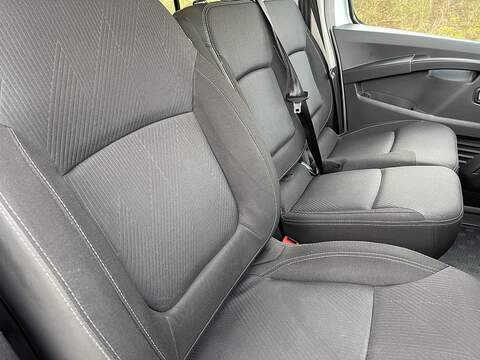 Renault Trafic 2.0 dCi Blue LL30 Sport Crew Van L2 H1 Euro 6 (s/s) 6dr - U560