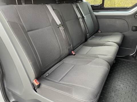 Renault Trafic 2.0 dCi Blue LL30 Sport Crew Van L2 H1 Euro 6 (s/s) 6dr - U560