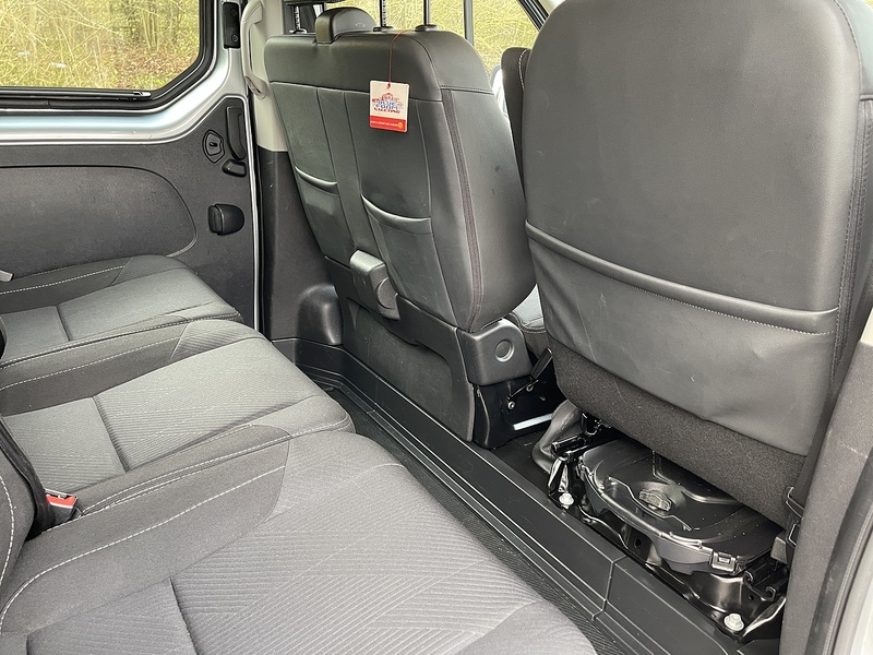 Renault Trafic 2.0 dCi Blue LL30 Sport Crew Van L2 H1 Euro 6 (s/s) 6dr - U560