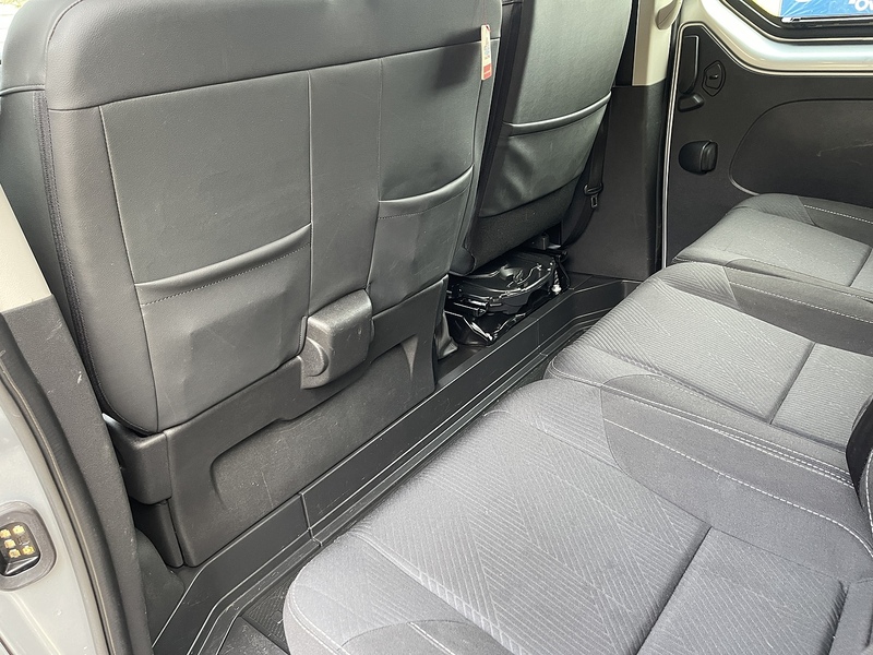 Renault Trafic 2.0 dCi Blue LL30 Sport Crew Van L2 H1 Euro 6 (s/s) 6dr - U560