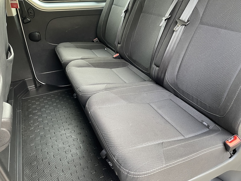 Renault Trafic 2.0 dCi Blue LL30 Sport Crew Van L2 H1 Euro 6 (s/s) 6dr - U560