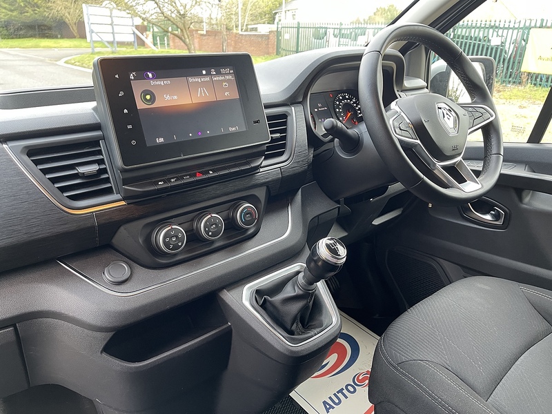 Renault Trafic 2.0 dCi Blue LL30 Sport Crew Van L2 H1 Euro 6 (s/s) 6dr - U560