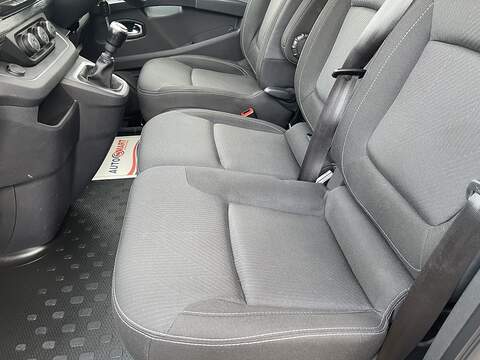 Renault Trafic 2.0 dCi Blue LL30 Sport Crew Van L2 H1 Euro 6 (s/s) 6dr - U560