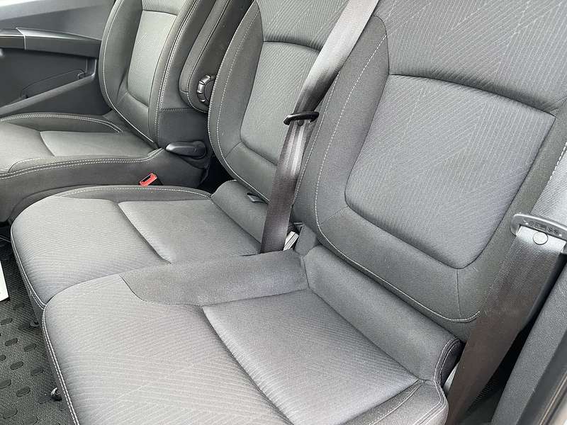 Renault Trafic 2.0 dCi Blue LL30 Sport Crew Van L2 H1 Euro 6 (s/s) 6dr - U560