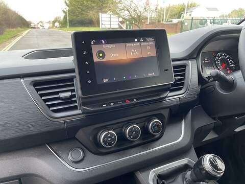 Renault Trafic 2.0 dCi Blue LL30 Sport Crew Van L2 H1 Euro 6 (s/s) 6dr - U560