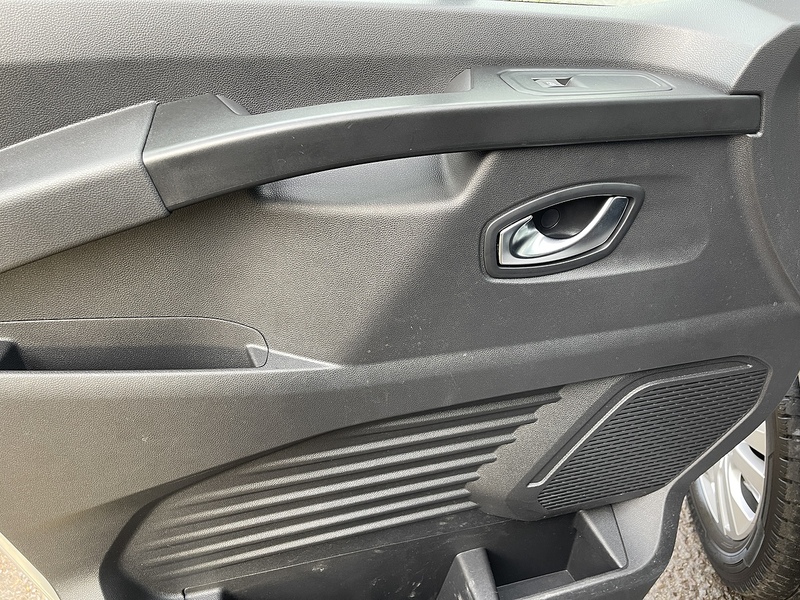 Renault Trafic 2.0 dCi Blue LL30 Sport Crew Van L2 H1 Euro 6 (s/s) 6dr - U560