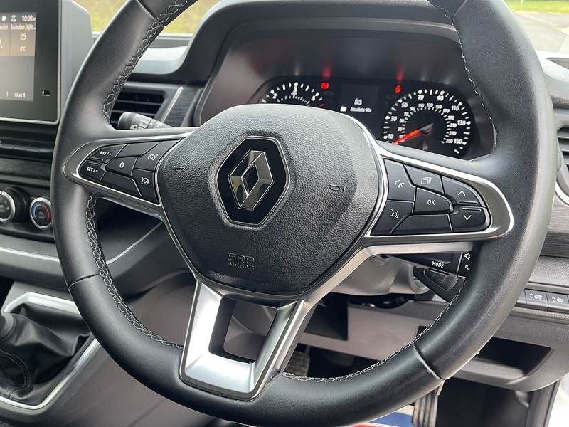 Renault Trafic 2.0 dCi Blue LL30 Sport Crew Van L2 H1 Euro 6 (s/s) 6dr - U560