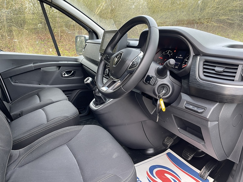 Renault Trafic 2.0 dCi Blue LL30 Sport Crew Van L2 H1 Euro 6 (s/s) 6dr - U560