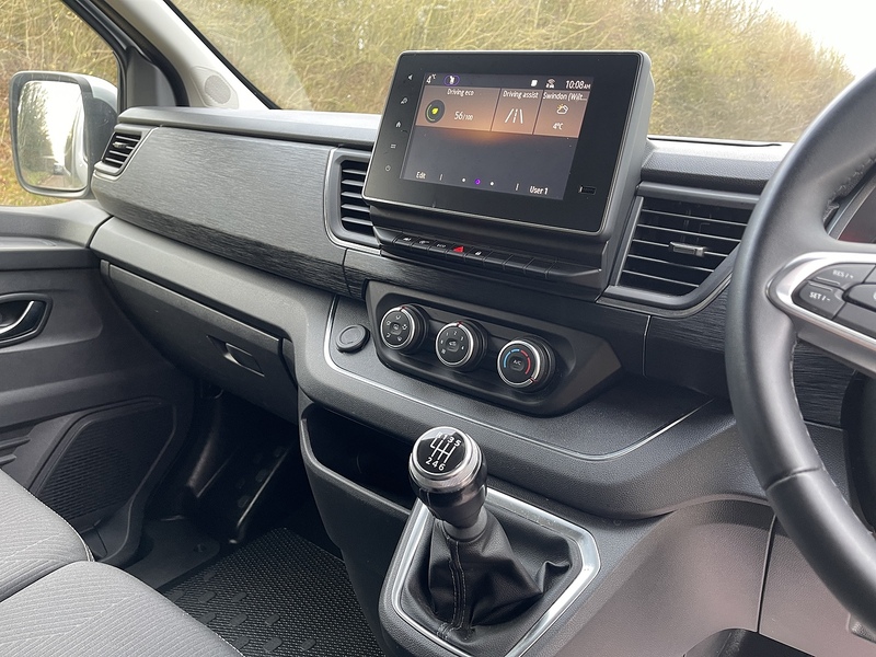 Renault Trafic 2.0 dCi Blue LL30 Sport Crew Van L2 H1 Euro 6 (s/s) 6dr - U560