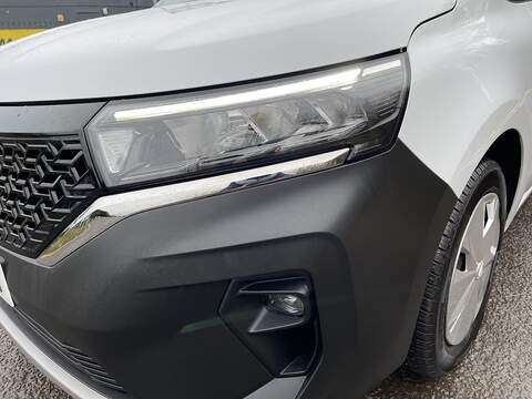 Nissan Townstar 45kWh Acenta Auto L1 6dr - U563