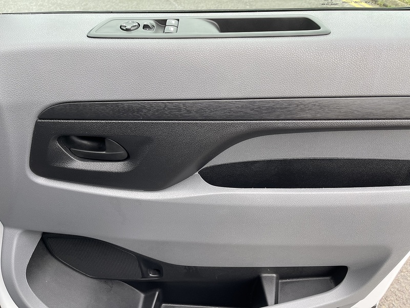 Citroen e-Dispatch e 1000 75kWh Enterprise Pro M Auto MWB 6dr (7.4kW Charger) - U565