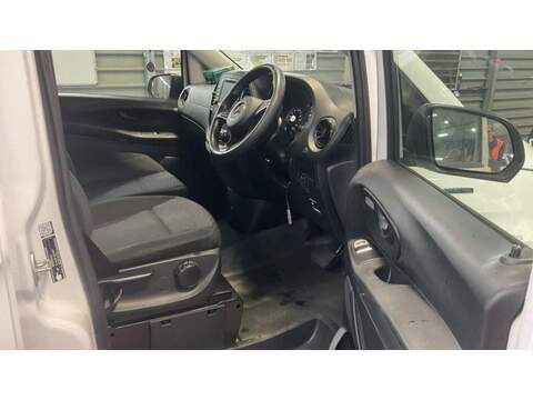 Mercedes-Benz eVito 116 e 66kWh Progressive Auto FWD L2 6dr (LWB) - U574