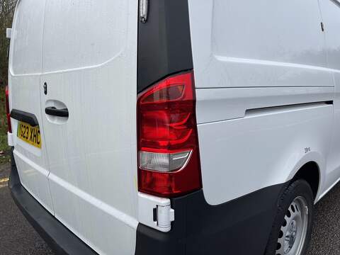 Mercedes-Benz eVito 116 e 66kWh Progressive Auto FWD L2 6dr (LWB) - U574