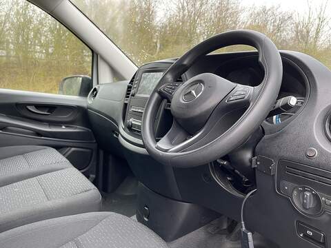 Mercedes-Benz eVito 116 e 66kWh Progressive Auto FWD L2 6dr (LWB) - U574