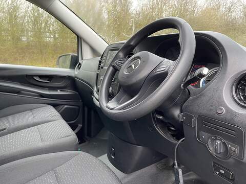 Mercedes-Benz eVito 116 e 66kWh Progressive Auto FWD L2 6dr (LWB) - U574