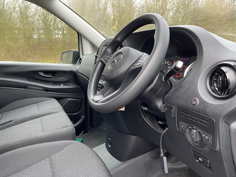 Mercedes-Benz eVito 116 e 66kWh Progressive Auto FWD L2 6dr (LWB) - U574