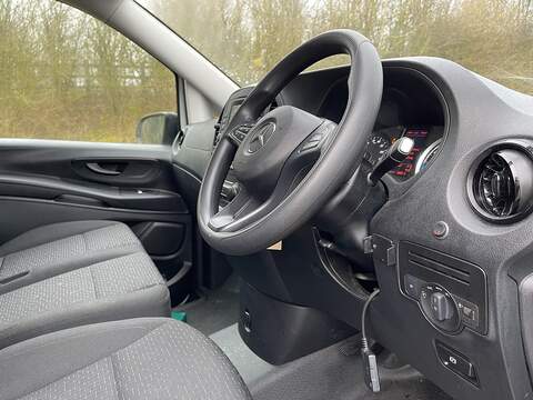 Mercedes-Benz eVito 116 e 66kWh Progressive Auto FWD L2 6dr (LWB) - U574