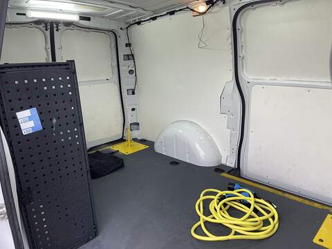 Mercedes-Benz eVito 116 e 66kWh Progressive Auto FWD L2 6dr (LWB) - U574