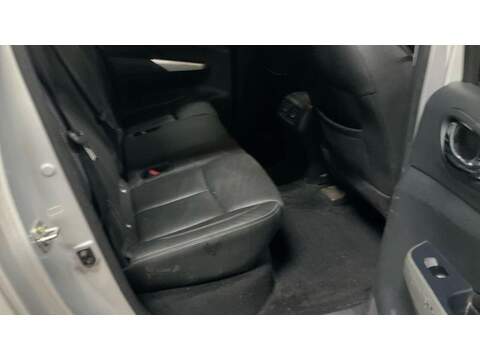 Nissan Navara 2.3 dCi Tekna Auto 4WD Euro 6 4dr - U580