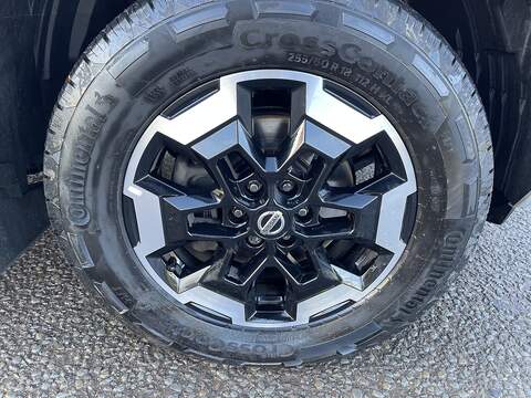 Nissan Navara 2.3 dCi Tekna Auto 4WD Euro 6 4dr - U580