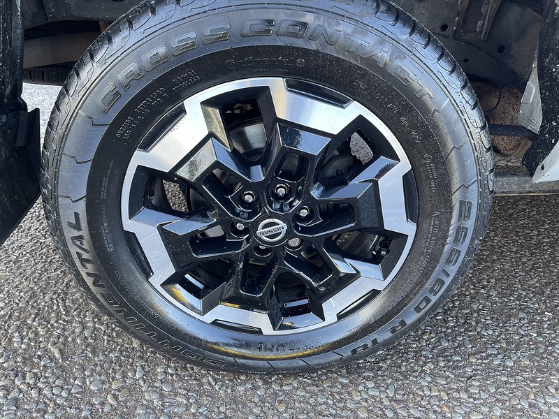 Nissan Navara 2.3 dCi Tekna Auto 4WD Euro 6 4dr - U580