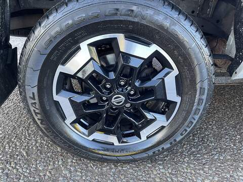 Nissan Navara 2.3 dCi Tekna Auto 4WD Euro 6 4dr - U580