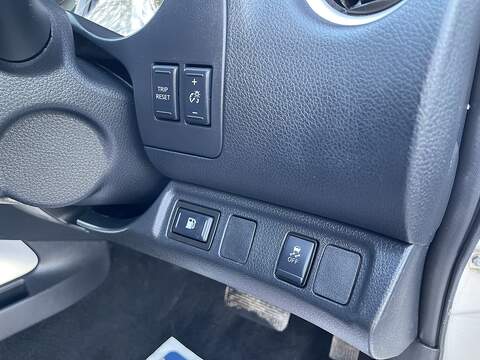 Nissan Navara 2.3 dCi Tekna Auto 4WD Euro 6 4dr - U580