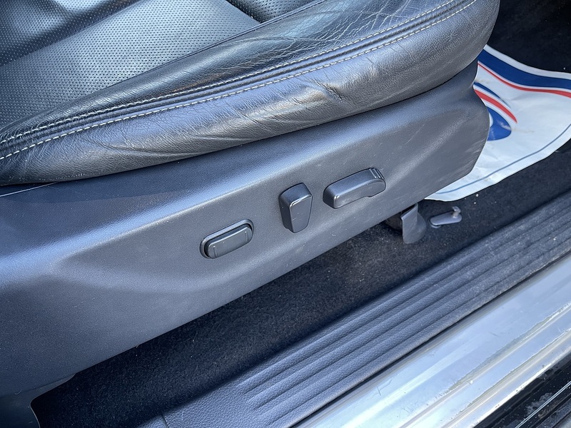 Nissan Navara 2.3 dCi Tekna Auto 4WD Euro 6 4dr - U580