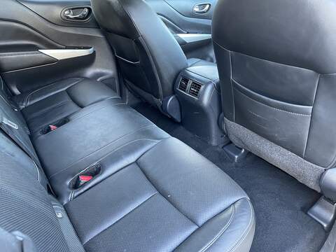 Nissan Navara 2.3 dCi Tekna Auto 4WD Euro 6 4dr - U580