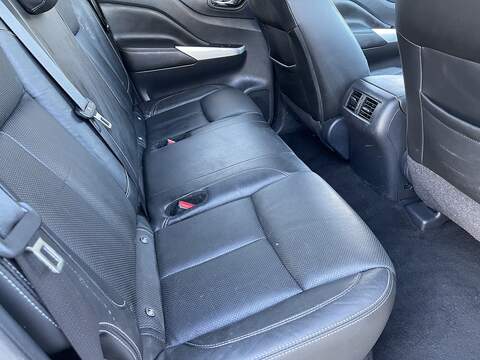 Nissan Navara 2.3 dCi Tekna Auto 4WD Euro 6 4dr - U580