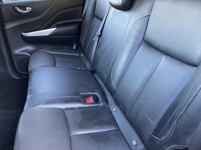 Nissan Navara 2.3 dCi Tekna Auto 4WD Euro 6 4dr - U580