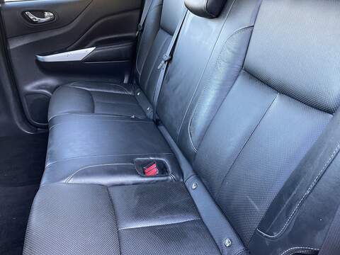 Nissan Navara 2.3 dCi Tekna Auto 4WD Euro 6 4dr - U580