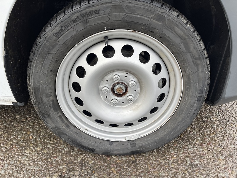 Mercedes-Benz eVito 114 e 41kWh Progressive Auto FWD L2 6dr (LWB) - U584