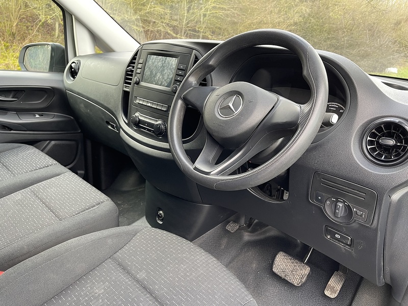 Mercedes-Benz eVito 114 e 41kWh Progressive Auto FWD L2 6dr (LWB) - U584