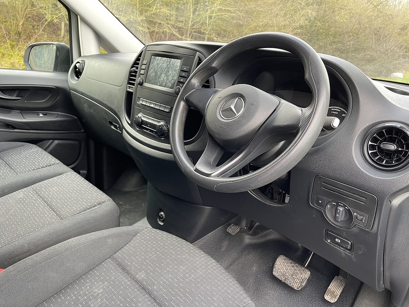 Mercedes-Benz eVito 114 e 41kWh Progressive Auto FWD L2 6dr (LWB) - U584